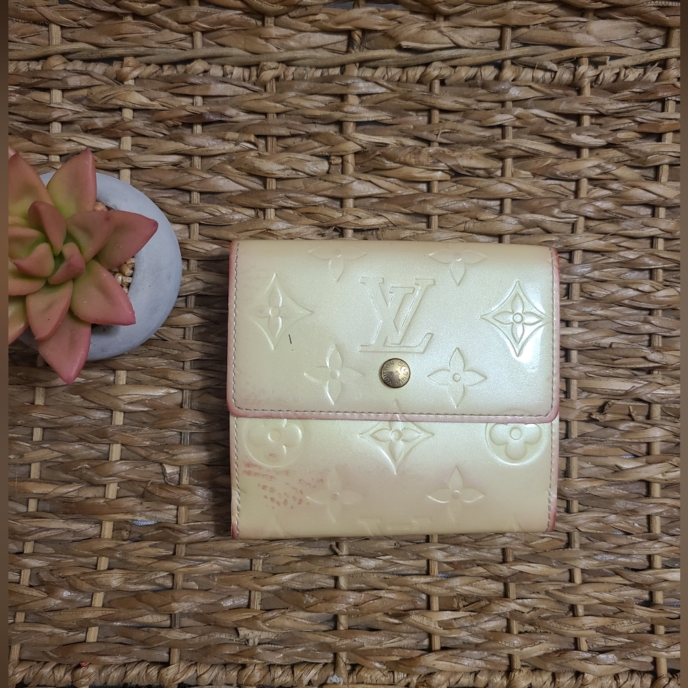 🤍 LV Vernis Elise Wallet in Perle EUC